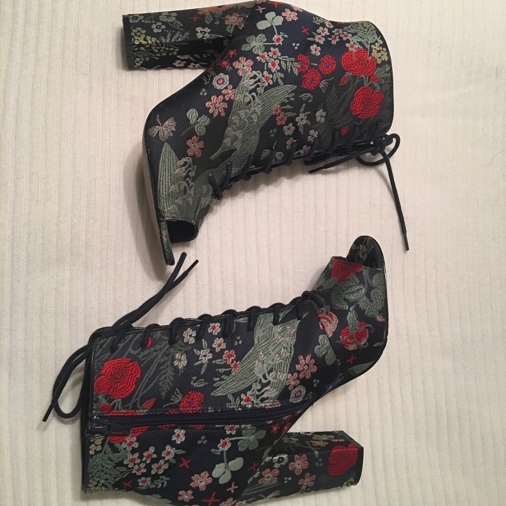 Lace up boot